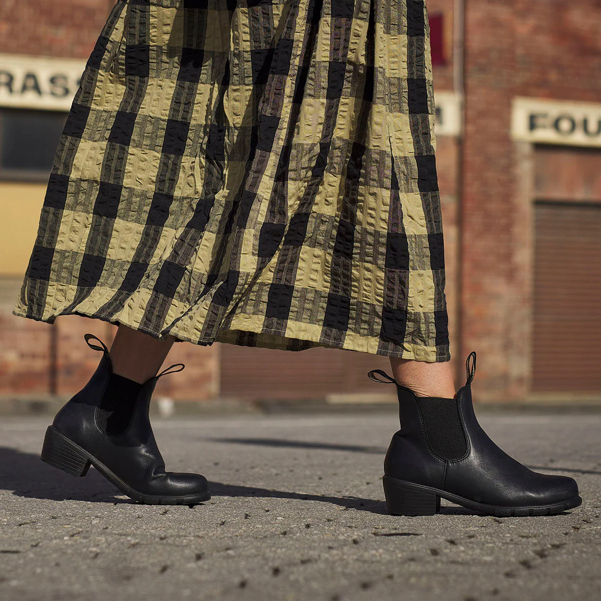Blundstone 1671 Women's Heel Boot in Black - Image 6