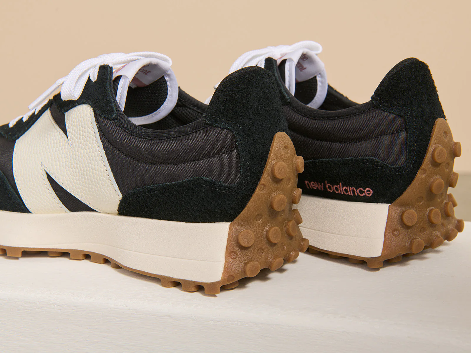 New Balance Women’s 327 Classic Retro Runner — Black - Image 7