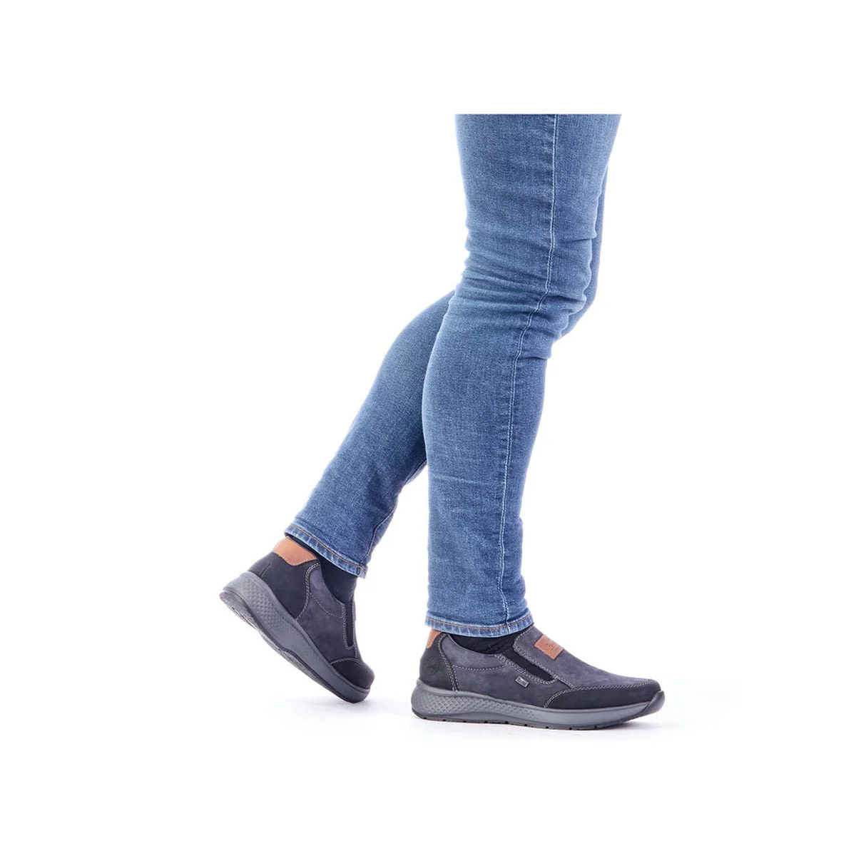 B7654 Men's Casual Slip On - Image 9