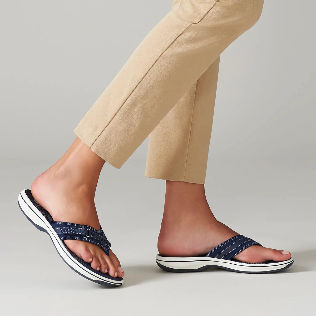 Clarks Breeze Sea Women's Thong Sandals in Navy - Image 8