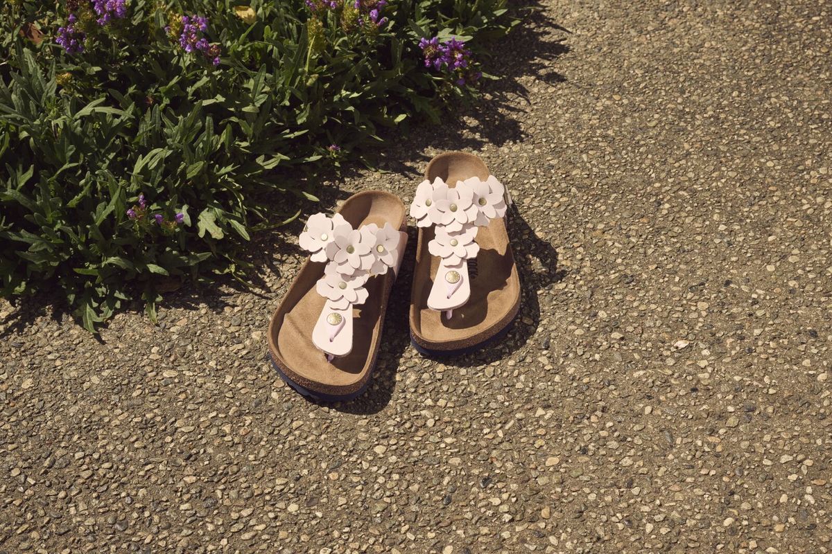 Birkenstock Gizeh Flower Leather – Light Rose - Image 9