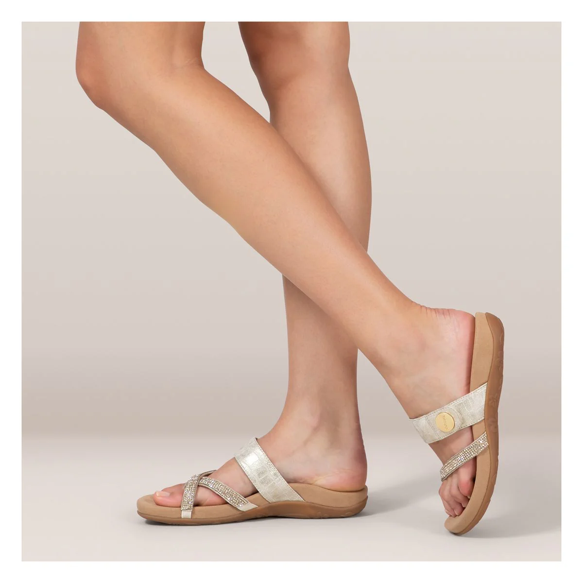 Aetrex Izzy Women's Adjustable Slide Sandal in Gold Sparkle - Image 4