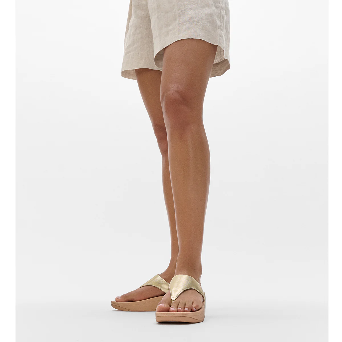 LULU Leather Toe-Post Sandals in Platino - Image 5