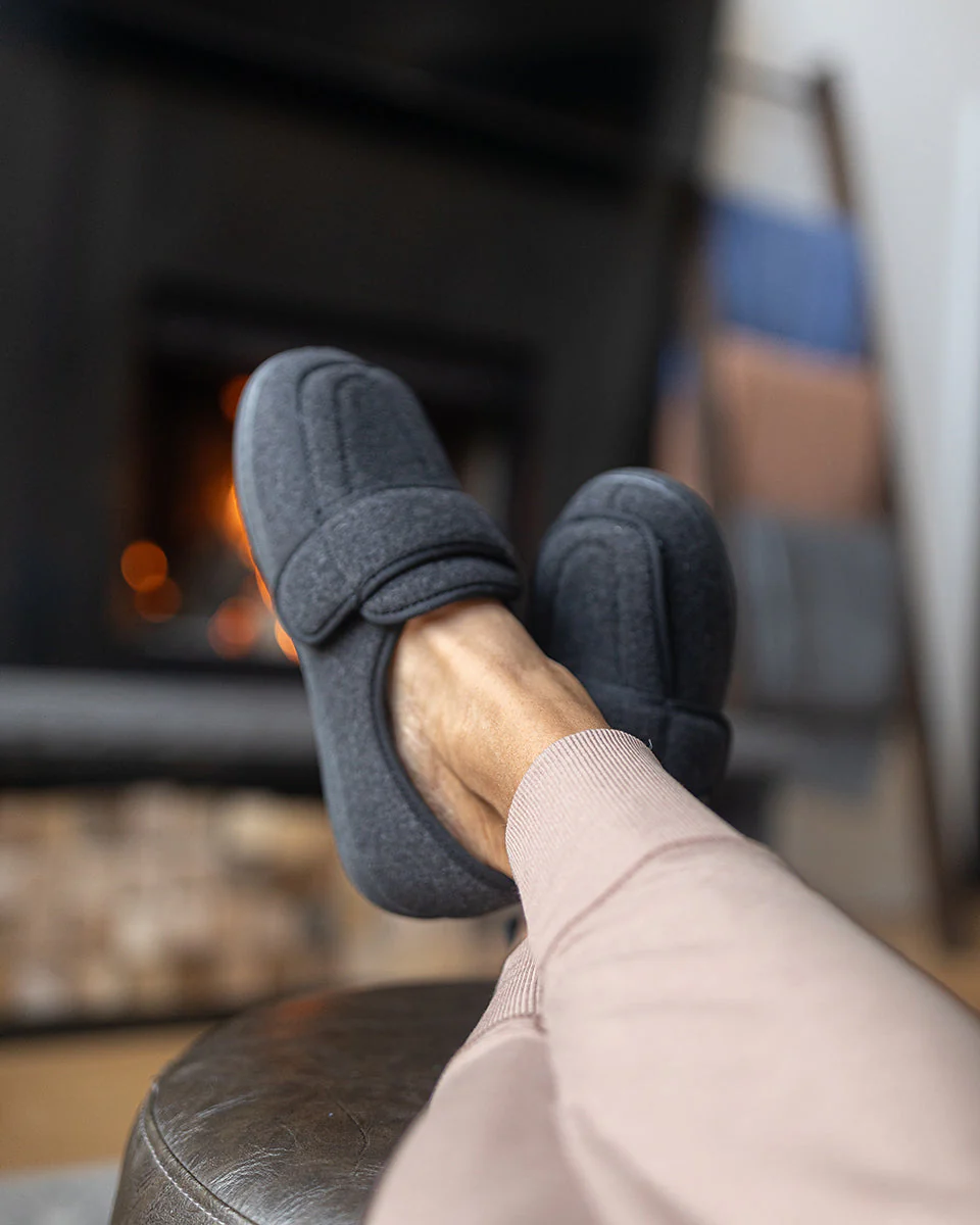 Physician L2 Black Wool Women's Slippers - Image 9