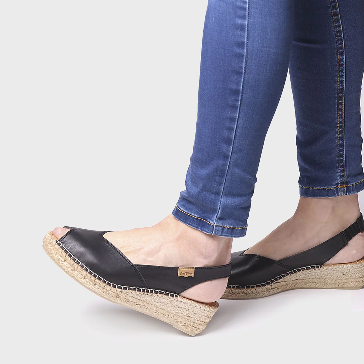 Toni Pons Bernia Women's Wedge Espadrilles in Black - Image 4