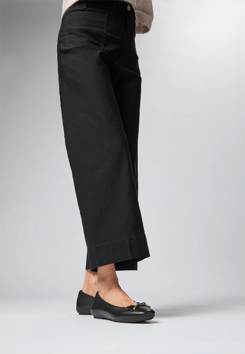 Fit Flop Delicato Bow Women's Leather Ballet Flats in Black - Image 5