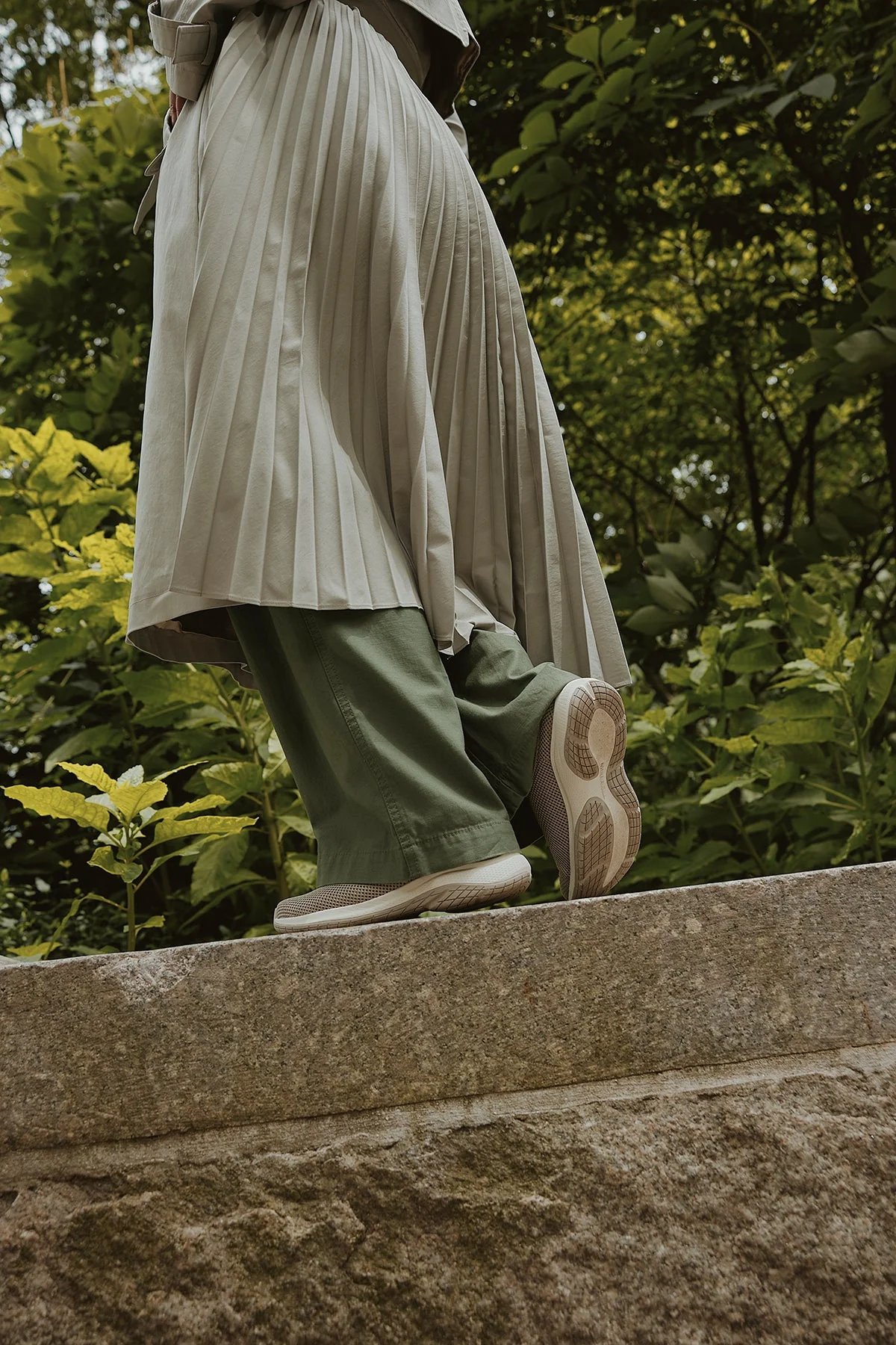 Women's Encore 5 Slip On Clog in Aluminum - Image 6