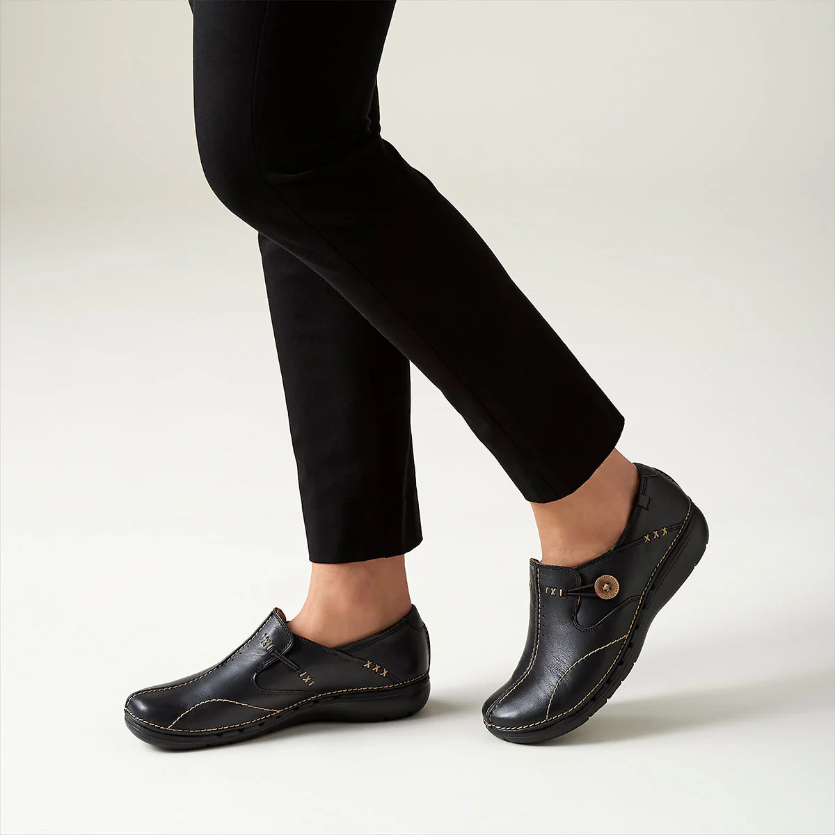 Women's Un Loop Black Slip Ons - Image 6